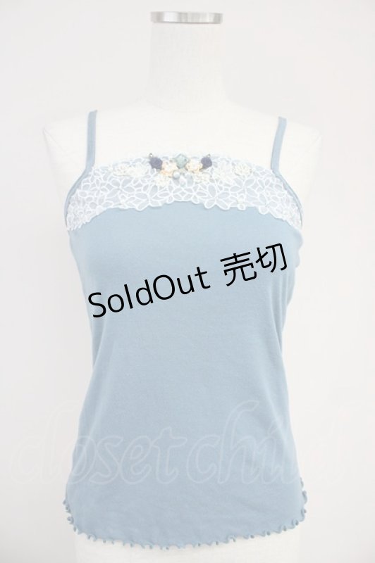 画像1: axes femme / フラワーレース巻き薔薇キャミトップス  サックスＸ白 T-25-10-19-011-AX-TO-SA-ZI (1)