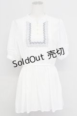 axes femme / チャイナボタン×刺繍チュニ M シロ T-25-10-24-004-AX-OP-SA-ZT389