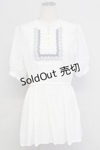 axes femme / チャイナボタン×刺繍チュニ M シロ T-25-10-24-004-AX-OP-SA-ZT389