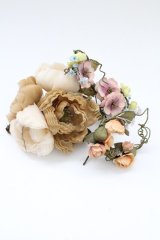 KETTY / チュールフラワーブーケコサージュ  ブラウンＸピンクＸグリーン T-25-10-29-055-EL-AC-SA-ZT486