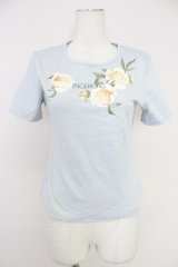INGEBORG / フラワーロゴ半袖カットソー  ブルーＸ白 T-25-10-30-003-LO-TO-SA-ZI