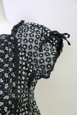 画像4: PINK HOUSE / パッチワーク風プリント半袖ブラウス  黒X白 T-25-10-30-016-LO-BL-SA-ZT