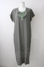 画像1: 【SALE】INGEBORG / フロントリボン半袖ドットワンピース  グレーＸ黒 T-25-11-09-029-LO-OP-SA-ZT384 (1)