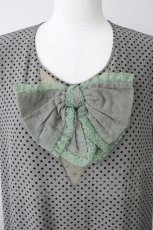 画像4: 【SALE】INGEBORG / フロントリボン半袖ドットワンピース  グレーＸ黒 T-25-11-09-029-LO-OP-SA-ZT384 (4)