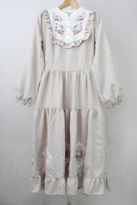 axes femme POETIQUE / ブロッキングベリー刺繍ワンピース M ベージュ T-25-11-09-037-AX-OP-SA-ZT440