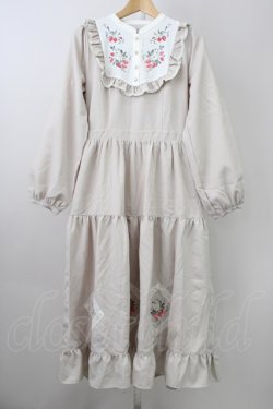 画像1: axes femme POETIQUE / ブロッキングベリー刺繍ワンピース M ベージュ T-25-11-09-037-AX-OP-SA-ZT