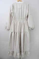 画像2: axes femme POETIQUE / ブロッキングベリー刺繍ワンピース M ベージュ T-25-11-09-037-AX-OP-SA-ZH (2)
