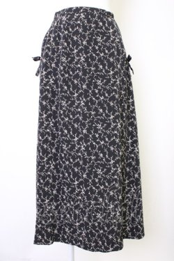 画像1: INGEBORG / リボン付小花柄スカート  ブラック T-25-11-09-048-LO-SK-SA-ZT