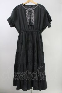 PINK HOUSE / フロント刺繍半袖ロングワンピース  グレー T-25-11-09-012-LO-OP-SA-ZT509