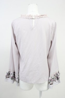 画像2: axes femme / ミュルーズ染織美術館コラボ/刺繍入りフレア袖ブラウス M グレージュ T-25-11-09-017-AX-BL-SA-ZT