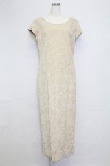 INGEBORG / 型押し風小花総柄半袖ワンピース  アイボリー T-25-11-15-039-LO-OP-SA-ZI