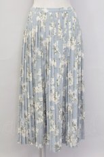 画像1: INGEBORG / 白花総柄プリーツスカート  サックス T-25-11-15-046-LO-BL-SA-ZI (1)