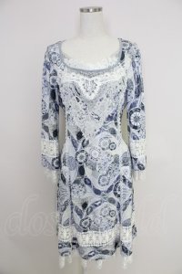 Ozz oneste / 総柄レースデザインワンピース  グレーＸ白 T-25-11-21-016-OO-OP-SA-ZI