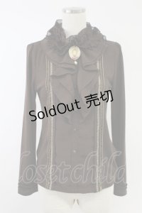 axes femme / カメオブローチ付きハイネックシフォンフリルカットソー  ブラウン T-25-11-23-013-AX-TO-SA-ZI