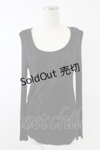 HONEY / ネックレスプリントカットソー 黒Ｘ紫  T-25-11-23-016-HN-TO-SA-ZI