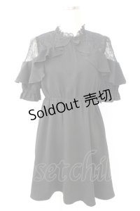 Rojita / 肩レースブローチ付きワンピース  黒 T-25-11-28-014-LO-OP-SA-ZI