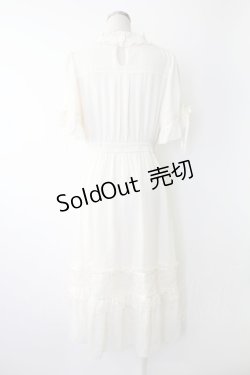 画像2: axes femme / カメオ付フレア袖ワンピース  キナリ T-25-12-03-041-AX-OP-SA-ZT