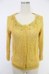 axes femme / モチーフレース襟透かし編みカーデ M カラシ T-25-12-03-014-AX-TO-SA-ZI