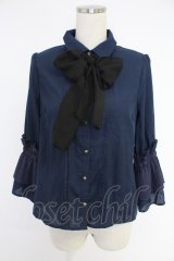 axes femme POETIQUE / 袖プリーツフリル使いブラウス  ネイビー T-25-12-03-019-AX-BL-SA-ZI