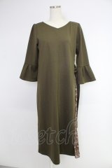 axes femme / サイドプリーツ七分袖ワンピース  オリーブ T-25-12-03-031-AX-OP-SA-ZI