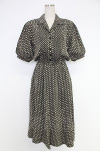 KANEKO ISAO / 麻の葉総柄ピンタックワンピース  クロ T-25-12-10-016-EL-OP-OW-ZT