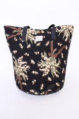 KANEKO ISAO / ポーチ付きすずらん柄キルティングバッグ  クロ×アイボリー T-25-12-10-030-EL-BG-OW-ZT