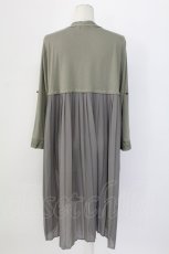 画像2: axes femme / ＵＶカットバックプリーツカーディガン  カーキ T-25-12-11-020-AX-TO-SA-ZI (2)