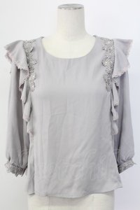 axes femme / 肩フリルお花モチーフ付きブラウス M グレー T-25-12-11-022-AX-TO-SA-ZI