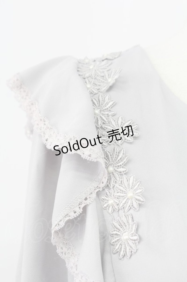 画像3: axes femme / 肩フリルお花モチーフ付きブラウス M グレー T-25-12-11-022-AX-TO-SA-ZI (3)
