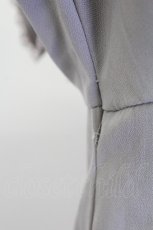 画像4: axes femme / 肩フリルお花モチーフ付きブラウス M グレー T-25-12-11-022-AX-TO-SA-ZI (4)