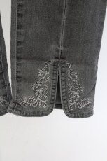 画像4: axes femme / 刺繍スリットフィットデニム M グレー T-25-12-11-051-AX-PA-SA-ZI (4)