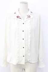 axes femme / 開襟お茶会刺繍ブラウス  キナリ T-25-12-11-011-AX-BL-SA-ZT