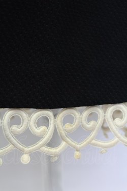 画像4: Emily Temple cute / 裾ハートレースジャンパースカート  黒Ｘ白 T-25-12-14-027-ET-OP-SA-ZT