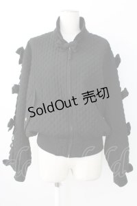 KANEKO ISAO / キルティング袖リボンブルゾン  ブラック T-25-12-17-046-EL-CO-SA-ZT