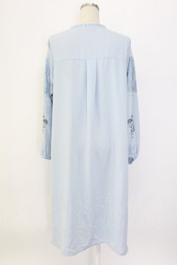 画像2: axes femme / 袖刺繍チャイナ釦シャツワンピース M サックス T-25-12-18-022-AX-OP-SA-ZT