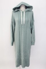 axes femme / 袖刺繍パーカーニットワンピース  サックス T-25-12-18-020-AX-OP-SA-ZT