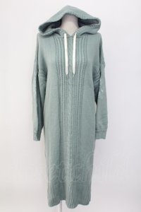 axes femme / 袖刺繍パーカーニットワンピース  サックス T-25-12-18-020-AX-OP-SA-ZT
