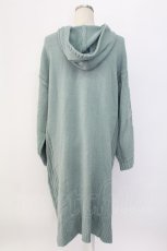 画像2: axes femme / 袖刺繍パーカーニットワンピース  サックス T-25-12-18-020-AX-OP-SA-ZT456 (2)