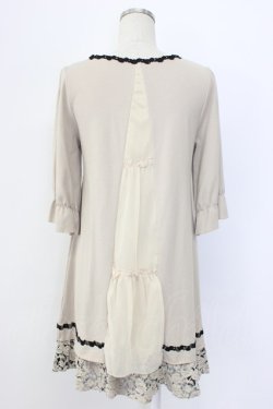 画像2: axes femme / フロント編み上げ半袖ワンピース  ベージュ T-25-12-22-024-AX-OP-SA-ZT