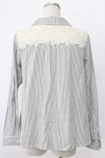 画像2: axes femme / 肩レース使いシャツ  黒Ｘ白 T-25-12-22-040-AX-BL-SA-ZT531 (2)