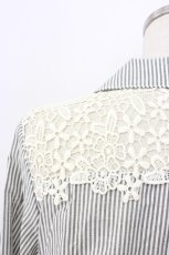 画像3: axes femme / 肩レース使いシャツ  黒Ｘ白 T-25-12-22-040-AX-BL-SA-ZT531 (3)