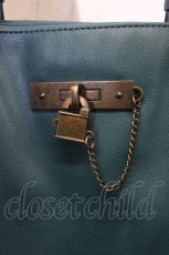 画像4: axes femme / 鍵チェーンローズ型押しバッグ  グリーン T-25-12-22-041-AX-BG-SA-ZTK020 (4)
