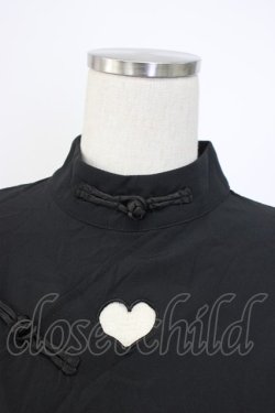 画像4: Jamieエーエヌケー / ハイネックチャイナハートくり抜きブラウス  黒 T-25-12-22-014-0-BL-SA-ZT