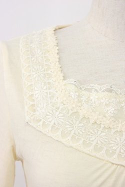 画像4: axes femme / 後ろ巻き薔薇レースカットソー  アイボリー T-25-12-22-002-AX-TO-SA-ZT