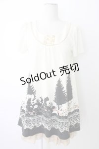 axes femme / アリスモチーフTシャツチュニック M キナリ T-25-12-26-003-AX-OP-SA-ZT