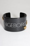 INGEBORG / ロゴ&金属チャーム付きクリアバングル  ブラック T-25-12-28-028-LO-ZA-SA-ZT