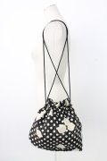 INGEBORG / カメリアドット柄巾着バッグ  ブラック T-25-12-28-011-LO-BG-SA-ZT