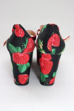 画像2: YOSUKE / いちご柄厚底パンプス M 黒Ｘ赤 T-26-01-04-029-PU-SH-SA-ZT