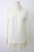 axes femme / ハイネック裾レースプルオーバー  アイボリー T-26-01-09-004-AX-TO-SA-ZT