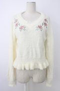 axes femme / ローズ刺繍フェザーニット  ホワイト T-26-01-09-005-AX-TO-SA-ZT